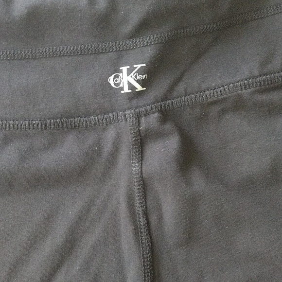 Calvin Klein Work-Out Capri - Picture 5 of 8